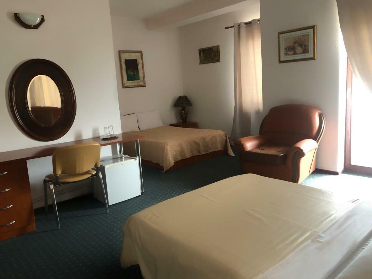 Hotel Vergina Skopje Exterior photo